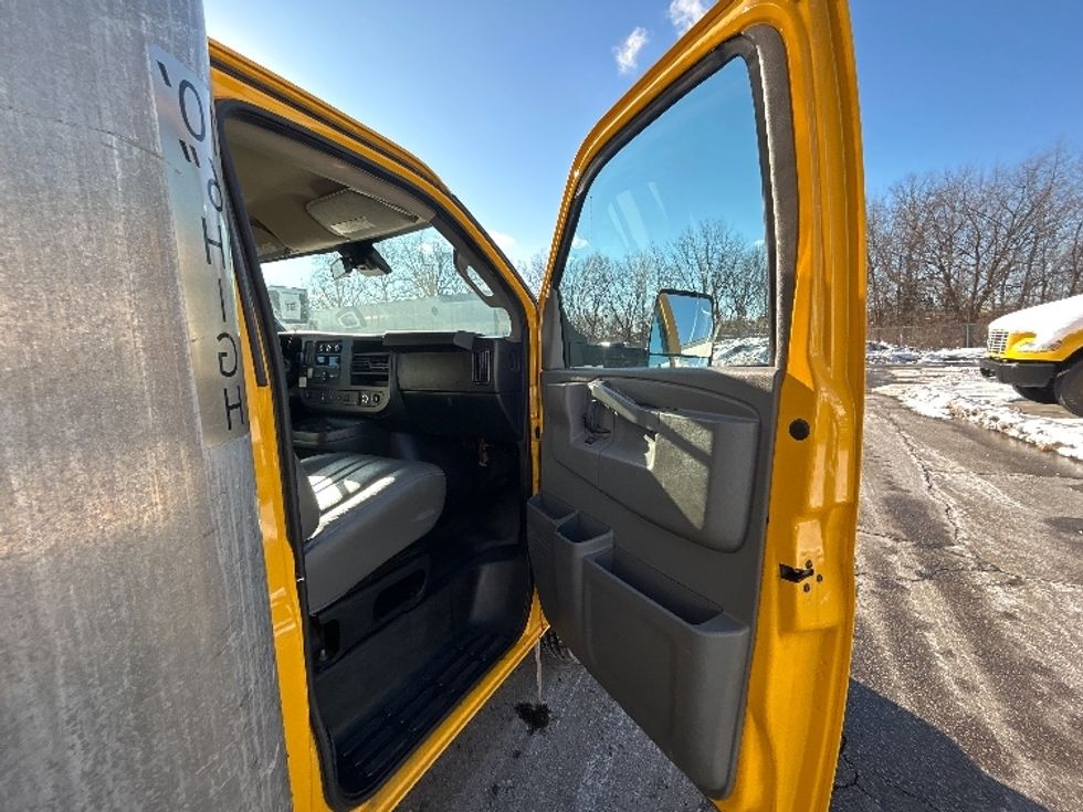 Light Duty Box Truck-Light and Medium Duty Trucks-GMC-2021-Savana G33903-Gahanna-OH-98,036\n\t\tmiles-$ 26,000 - Image 20
