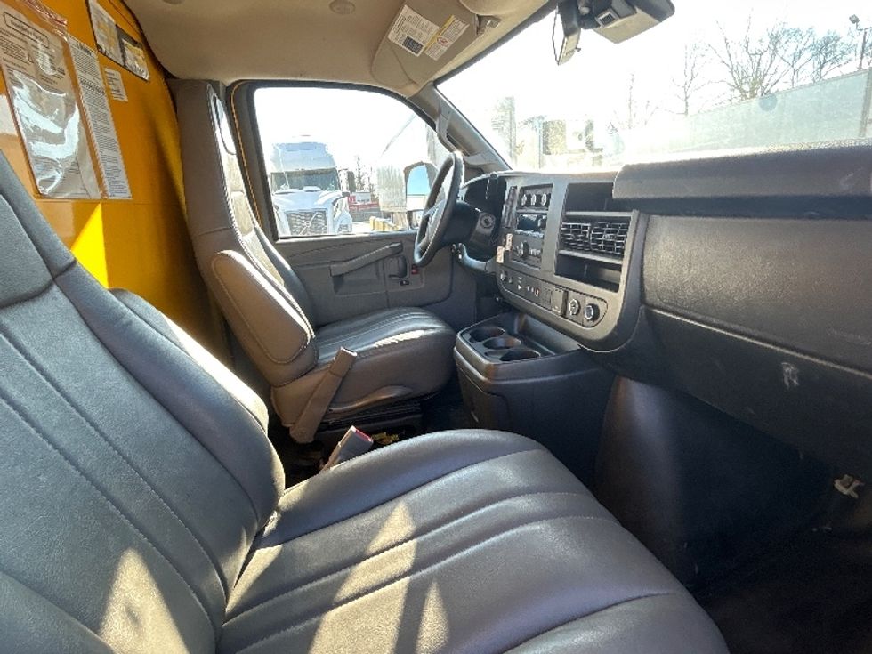 Light Duty Box Truck-Light and Medium Duty Trucks-GMC-2021-Savana G33903-Gahanna-OH-98,036\n\t\tmiles-$ 26,000 - Image 22