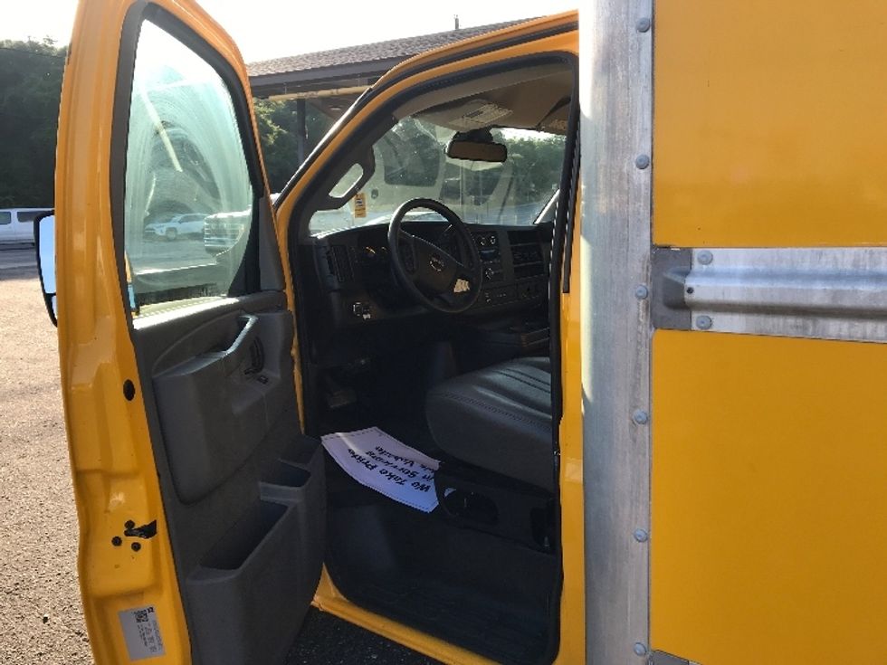 Light Duty Box Truck-Light and Medium Duty Trucks-GMC-2021-Savana G33903-Gainesville-FL-70,321\n\t\tmiles-$ 29,500 - Image 16