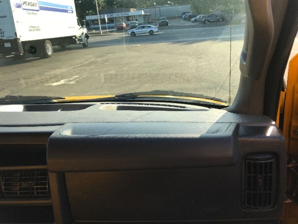 Light Duty Box Truck-Light and Medium Duty Trucks-GMC-2021-Savana G33903-Gainesville-FL-70,321\n\t\tmiles-$ 29,500 - Image 21