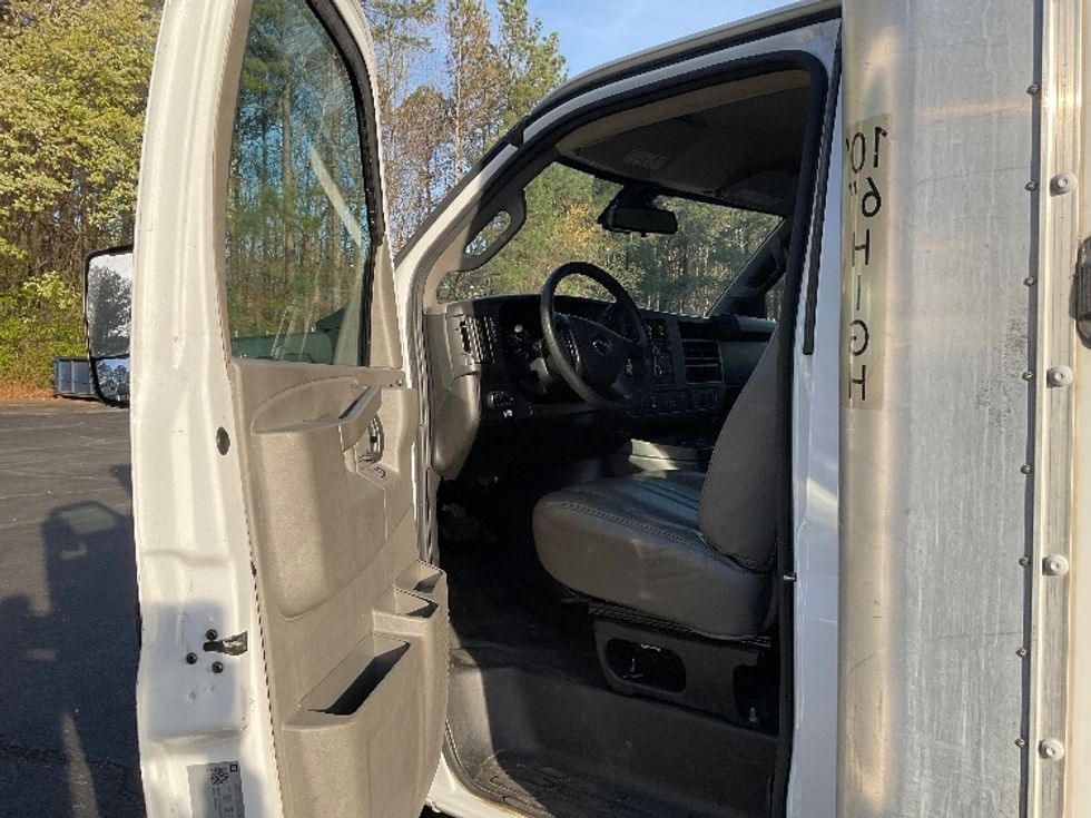Light Duty Box Truck-Light and Medium Duty Trucks-GMC-2021-Savana G33903-Gainesville-GA-90,687\n\t\tmiles-$ 32,750 - Image 16