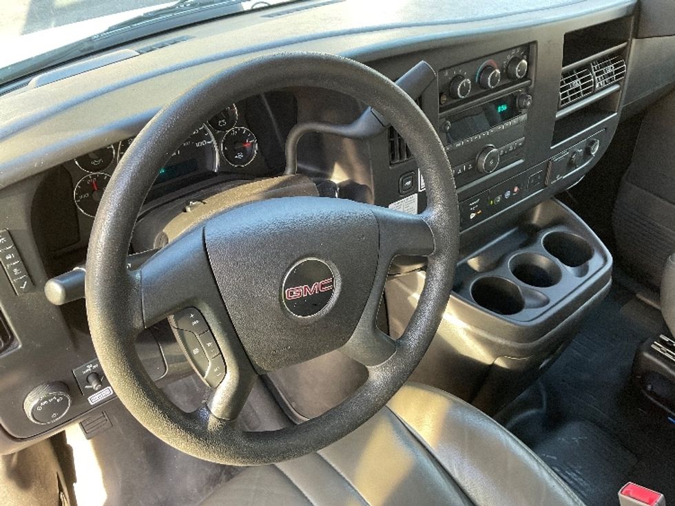 Light Duty Box Truck-Light and Medium Duty Trucks-GMC-2021-Savana G33903-Gainesville-GA-90,687\n\t\tmiles-$ 32,750 - Image 17