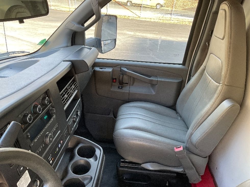 Light Duty Box Truck-Light and Medium Duty Trucks-GMC-2021-Savana G33903-Gainesville-GA-90,687\n\t\tmiles-$ 32,750 - Image 19