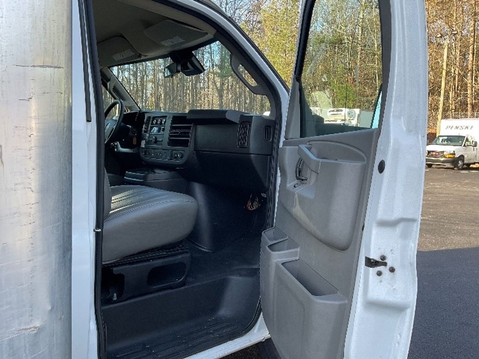 Light Duty Box Truck-Light and Medium Duty Trucks-GMC-2021-Savana G33903-Gainesville-GA-90,687\n\t\tmiles-$ 32,750 - Image 20