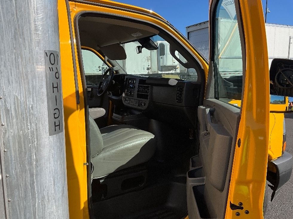 Light Duty Box Truck-Light and Medium Duty Trucks-GMC-2021-Savana G33903-Garden City-GA-111,567\n\t\tmiles-$ 26,500 - Image 18