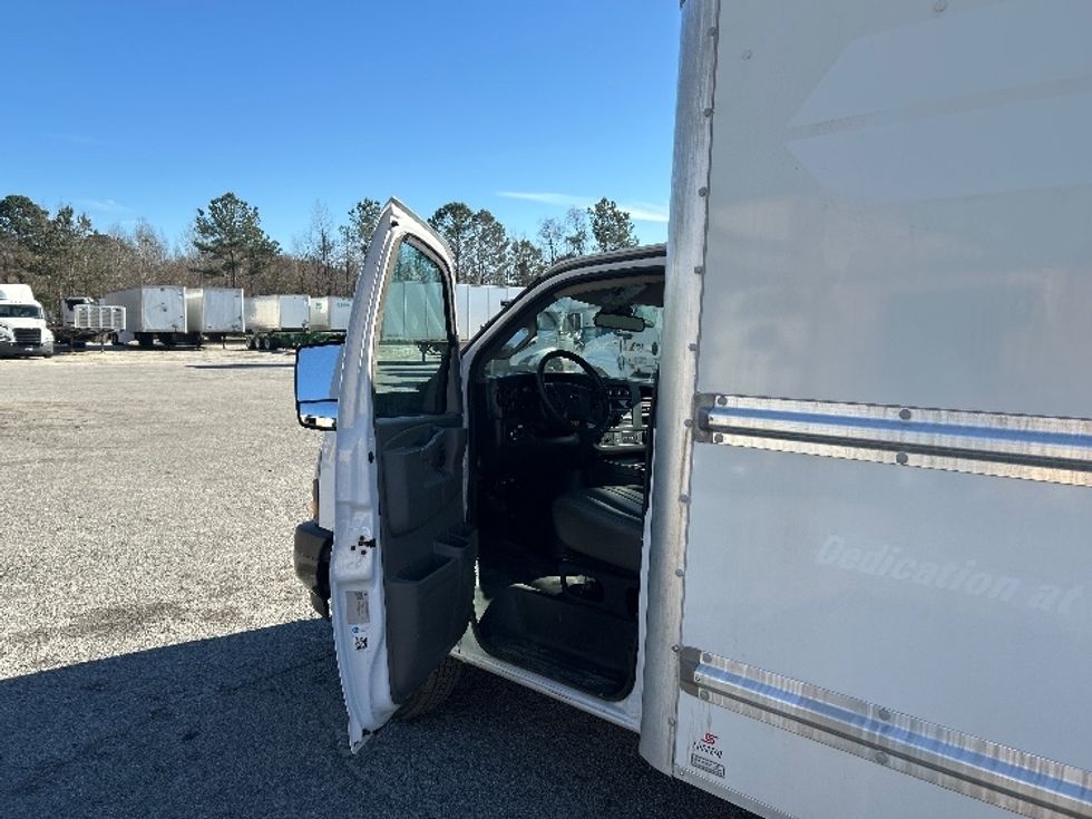 Light Duty Box Truck-Light and Medium Duty Trucks-GMC-2021-Savana G33903-Garden City-GA-115,633\n\t\tmiles-$ 29,500 - Image 15