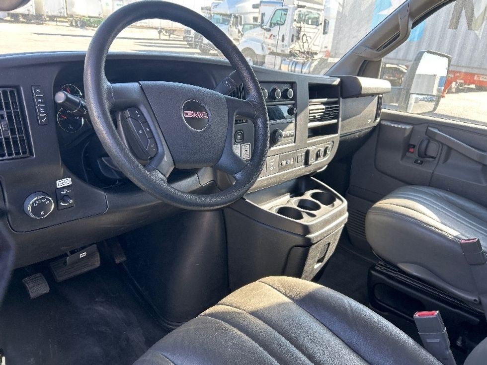 Light Duty Box Truck-Light and Medium Duty Trucks-GMC-2021-Savana G33903-Garden City-GA-115,633\n\t\tmiles-$ 29,500 - Image 16