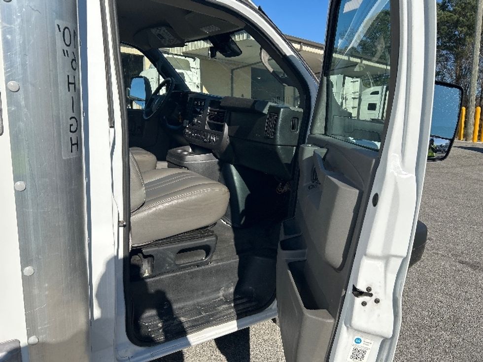 Light Duty Box Truck-Light and Medium Duty Trucks-GMC-2021-Savana G33903-Garden City-GA-115,633\n\t\tmiles-$ 29,500 - Image 19