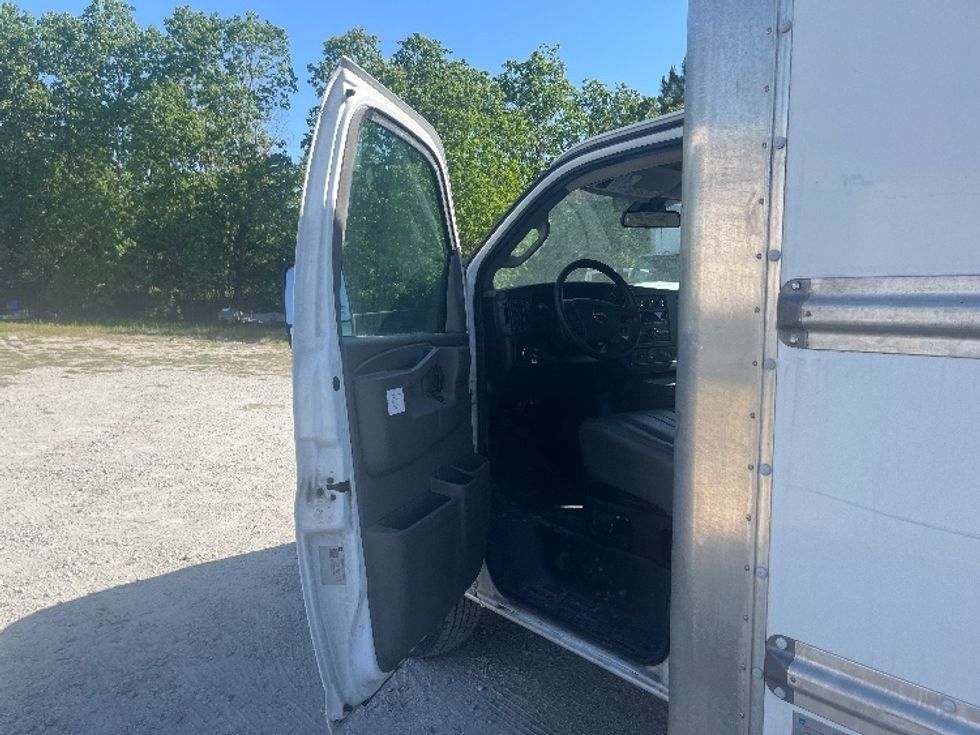 Light Duty Box Truck-Light and Medium Duty Trucks-GMC-2021-Savana G33903-Garden City-GA-68,051\n\t\tmiles-$ 33,500 - Image 15