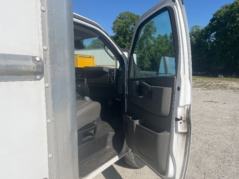 Light Duty Box Truck-Light and Medium Duty Trucks-GMC-2021-Savana G33903-Garden City-GA-68,051\n\t\tmiles-$ 33,500 - Image 19
