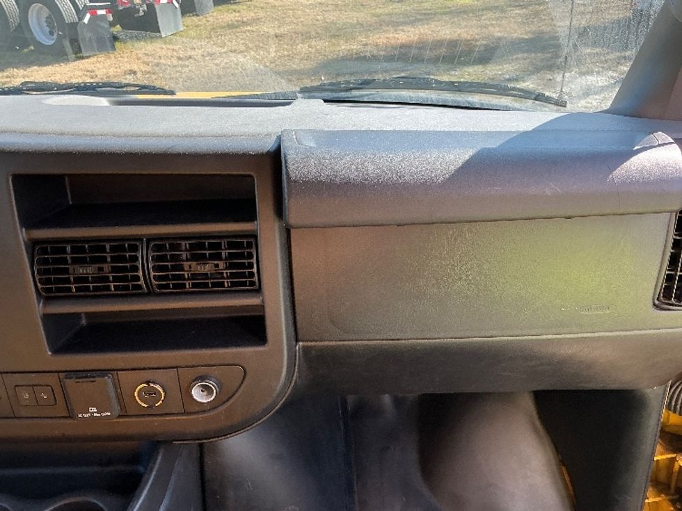 Light Duty Box Truck-Light and Medium Duty Trucks-GMC-2021-Savana G33903-Garden City-GA-87,360\n\t\tmiles-$ 29,750 - Image 21