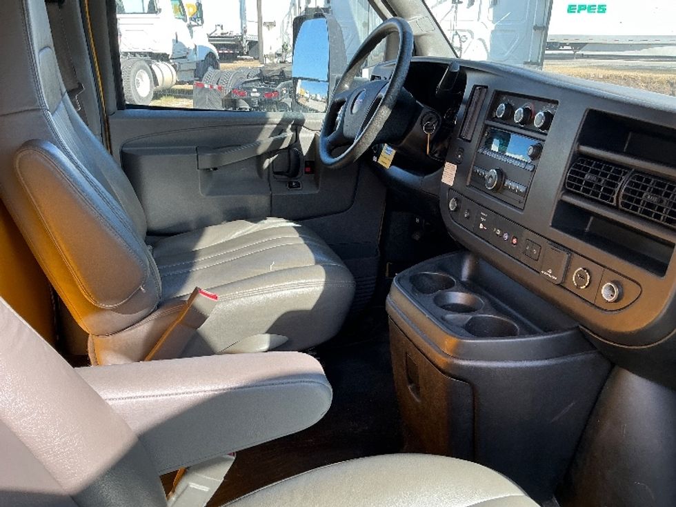 Light Duty Box Truck-Light and Medium Duty Trucks-GMC-2021-Savana G33903-Garden City-GA-87,360\n\t\tmiles-$ 29,750 - Image 22