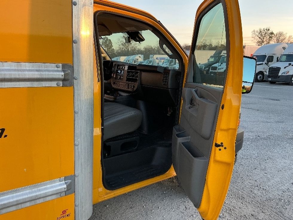 Light Duty Box Truck-Light and Medium Duty Trucks-GMC-2021-Savana G33903-Garden City-GA-91,407\n\t\tmiles-$ 29,250 - Image 19