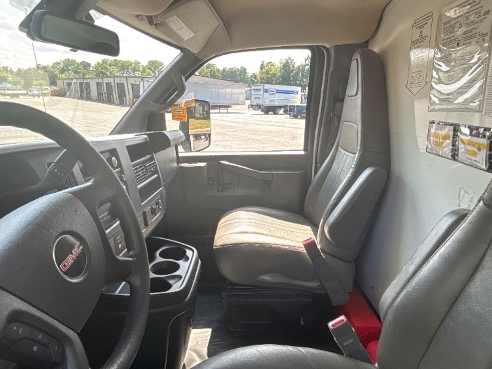 Light Duty Box Truck-Light and Medium Duty Trucks-GMC-2021-Savana G33903-Garland-TX-104,159\n\t\tmiles-$ 27,000 - Image 19