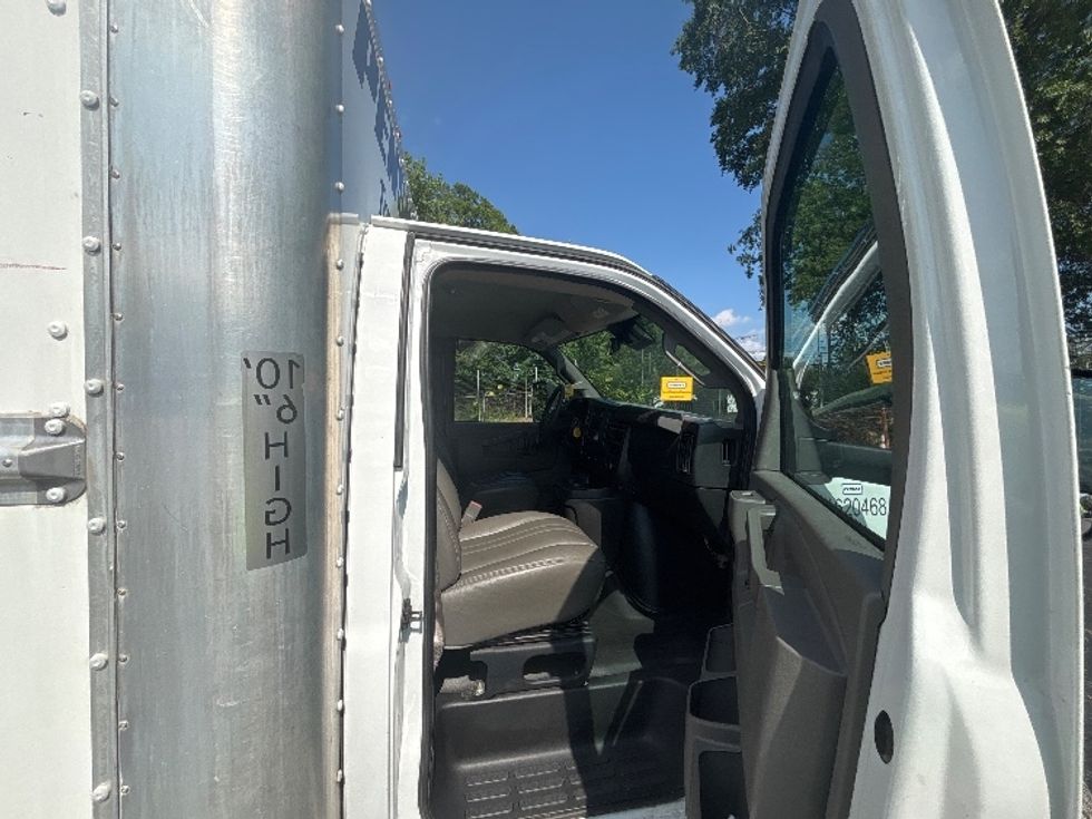 Light Duty Box Truck-Light and Medium Duty Trucks-GMC-2021-Savana G33903-Garland-TX-104,159\n\t\tmiles-$ 27,000 - Image 20