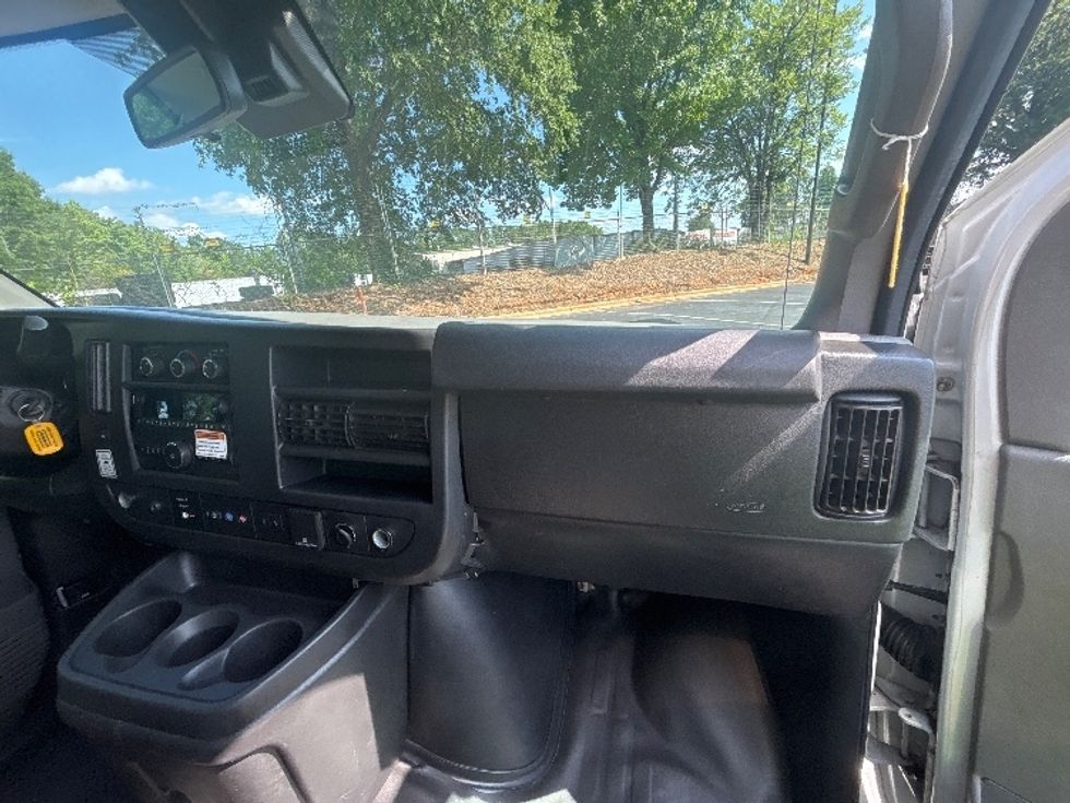 Light Duty Box Truck-Light and Medium Duty Trucks-GMC-2021-Savana G33903-Garland-TX-104,159\n\t\tmiles-$ 27,000 - Image 21