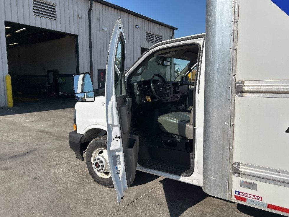 Light Duty Box Truck-Light and Medium Duty Trucks-GMC-2021-Savana G33903-Garland-TX-105,839\n\t\tmiles-$ 29,000 - Image 16
