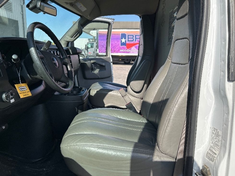Light Duty Box Truck-Light and Medium Duty Trucks-GMC-2021-Savana G33903-Garland-TX-105,839\n\t\tmiles-$ 29,000 - Image 19