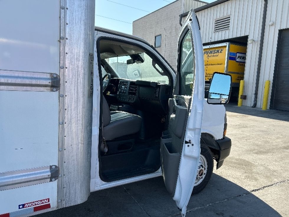 Light Duty Box Truck-Light and Medium Duty Trucks-GMC-2021-Savana G33903-Garland-TX-105,839\n\t\tmiles-$ 29,000 - Image 20