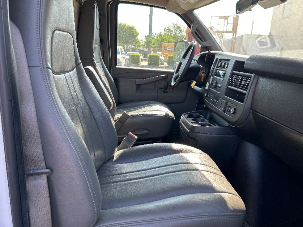 Light Duty Box Truck-Light and Medium Duty Trucks-GMC-2021-Savana G33903-Garland-TX-105,839\n\t\tmiles-$ 29,000 - Image 22