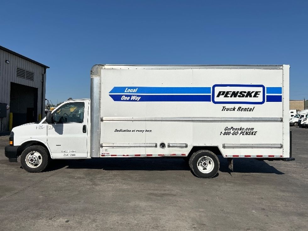 Light Duty Box Truck-Light and Medium Duty Trucks-GMC-2021-Savana G33903-Garland-TX-105,839\n\t\tmiles-$ 29,000 - Image 4