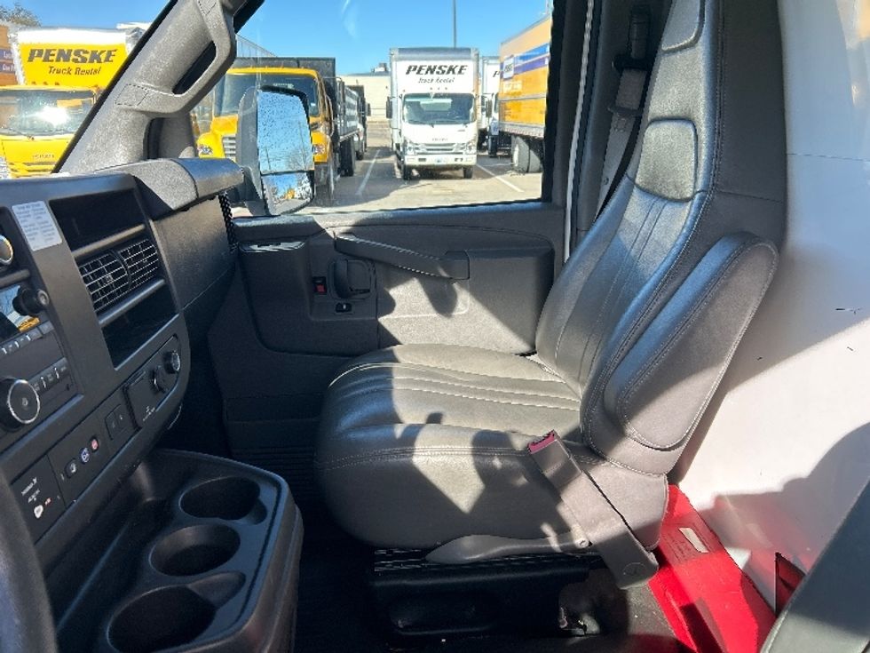 Light Duty Box Truck-Light and Medium Duty Trucks-GMC-2021-Savana G33903-Garland-TX-108,329\n\t\tmiles-$ 29,000 - Image 19