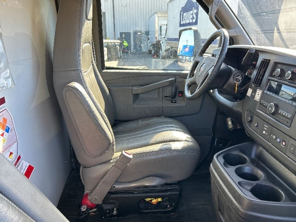 Light Duty Box Truck-Light and Medium Duty Trucks-GMC-2021-Savana G33903-Garland-TX-108,329\n\t\tmiles-$ 29,000 - Image 22