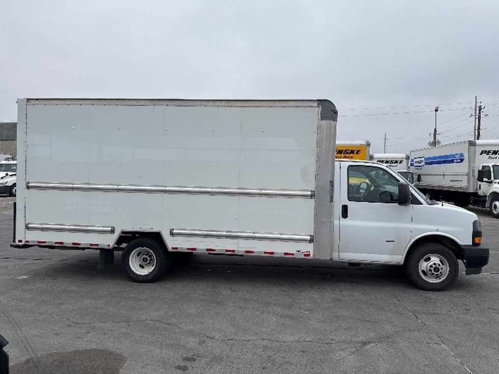 Light Duty Box Truck-Light and Medium Duty Trucks-GMC-2021-Savana G33903-Garland-TX-114,259\n\t\tmiles-$ 28,250 - Image 15