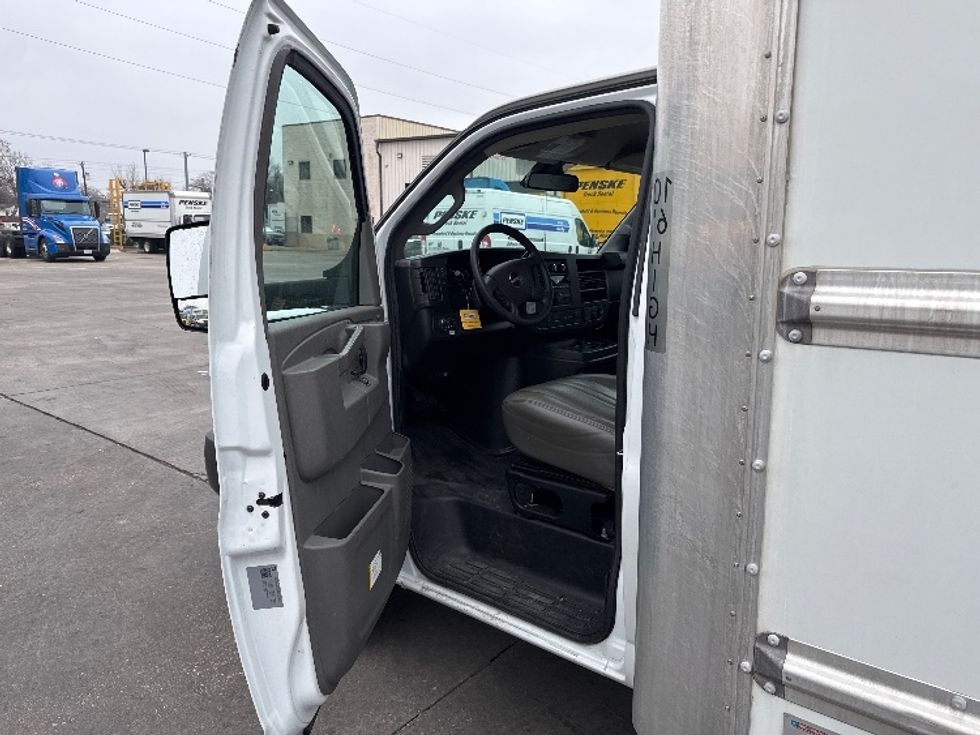 Light Duty Box Truck-Light and Medium Duty Trucks-GMC-2021-Savana G33903-Garland-TX-114,259\n\t\tmiles-$ 28,250 - Image 16