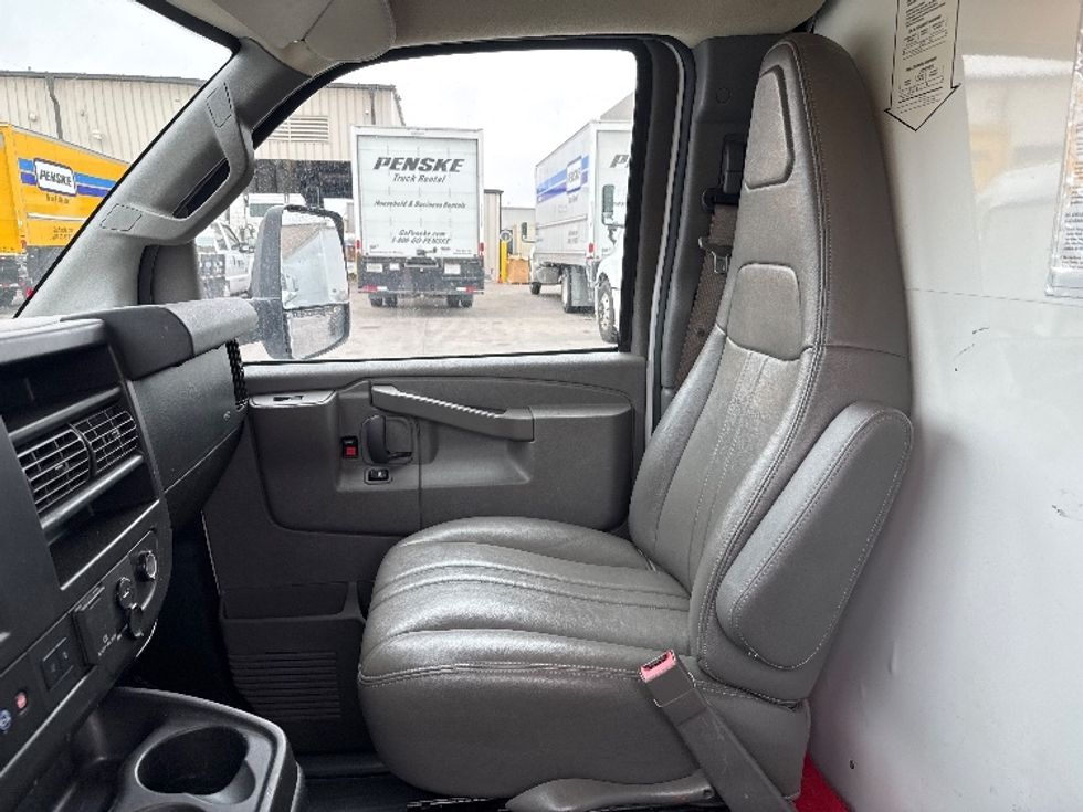 Light Duty Box Truck-Light and Medium Duty Trucks-GMC-2021-Savana G33903-Garland-TX-114,259\n\t\tmiles-$ 28,250 - Image 19