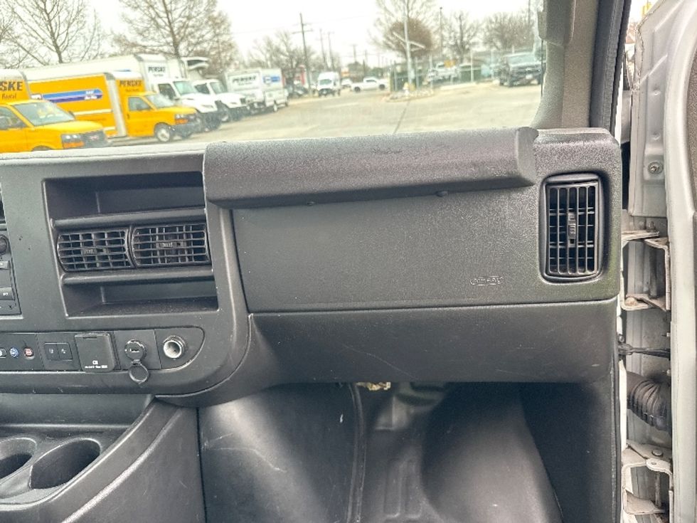 Light Duty Box Truck-Light and Medium Duty Trucks-GMC-2021-Savana G33903-Garland-TX-114,259\n\t\tmiles-$ 28,250 - Image 21