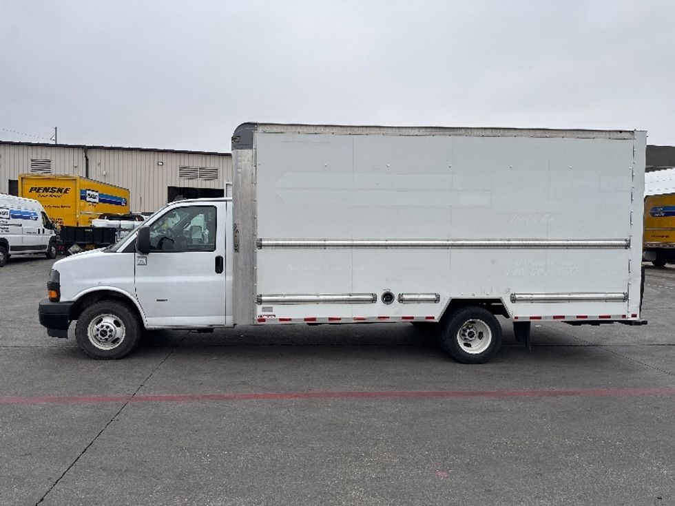 Light Duty Box Truck-Light and Medium Duty Trucks-GMC-2021-Savana G33903-Garland-TX-114,259\n\t\tmiles-$ 28,250 - Image 4