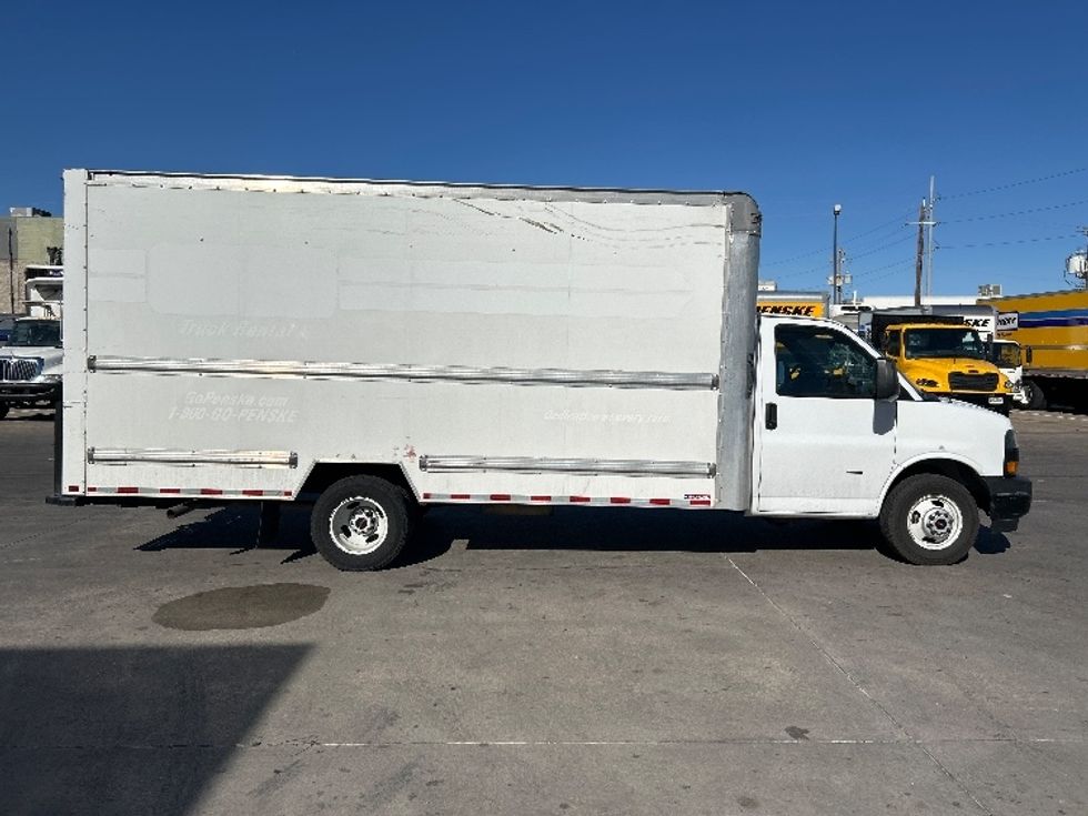 Light Duty Box Truck-Light and Medium Duty Trucks-GMC-2021-Savana G33903-Garland-TX-116,093\n\t\tmiles-$ 28,000 - Image 15