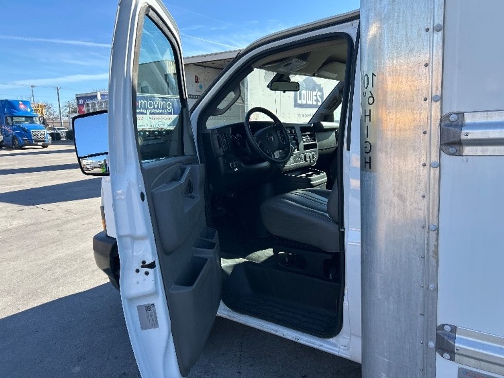 Light Duty Box Truck-Light and Medium Duty Trucks-GMC-2021-Savana G33903-Garland-TX-116,093\n\t\tmiles-$ 28,000 - Image 16