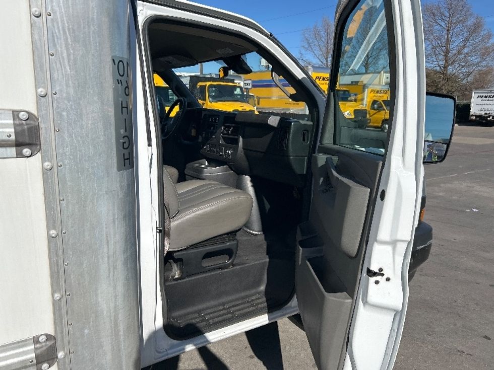 Light Duty Box Truck-Light and Medium Duty Trucks-GMC-2021-Savana G33903-Garland-TX-116,093\n\t\tmiles-$ 28,000 - Image 20