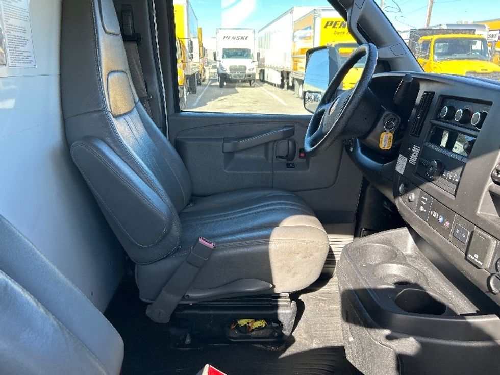 Light Duty Box Truck-Light and Medium Duty Trucks-GMC-2021-Savana G33903-Garland-TX-116,093\n\t\tmiles-$ 28,000 - Image 22