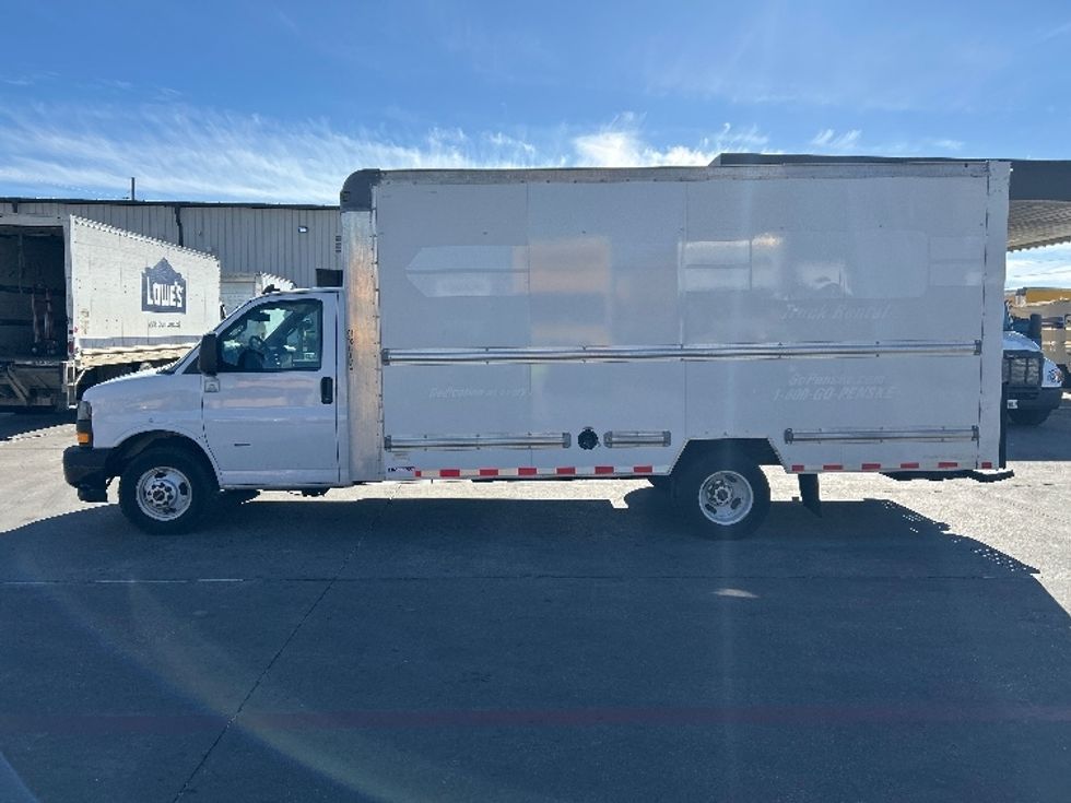 Light Duty Box Truck-Light and Medium Duty Trucks-GMC-2021-Savana G33903-Garland-TX-116,093\n\t\tmiles-$ 28,000 - Image 4