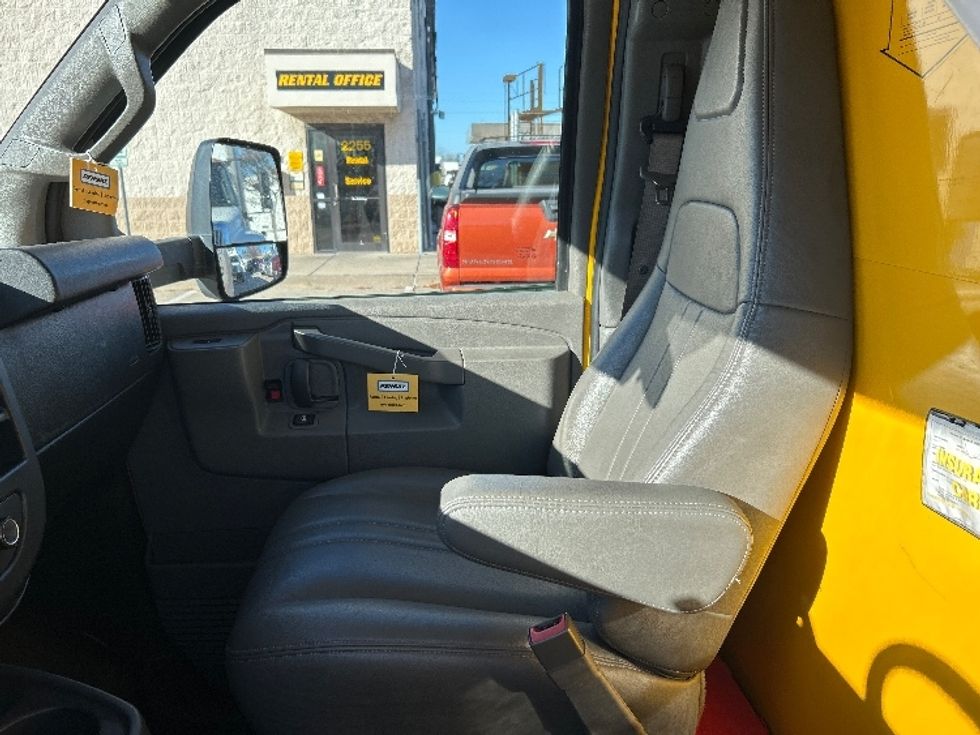 Light Duty Box Truck-Light and Medium Duty Trucks-GMC-2021-Savana G33903-Garland-TX-120,836\n\t\tmiles-$ 24,000 - Image 19