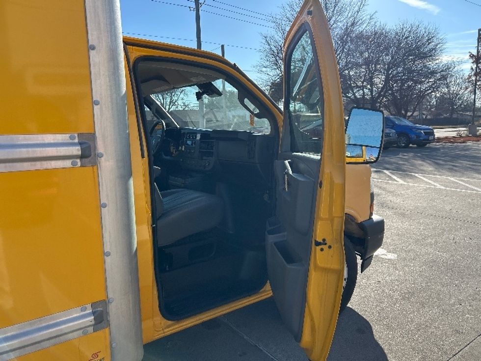 Light Duty Box Truck-Light and Medium Duty Trucks-GMC-2021-Savana G33903-Garland-TX-120,836\n\t\tmiles-$ 24,500 - Image 20