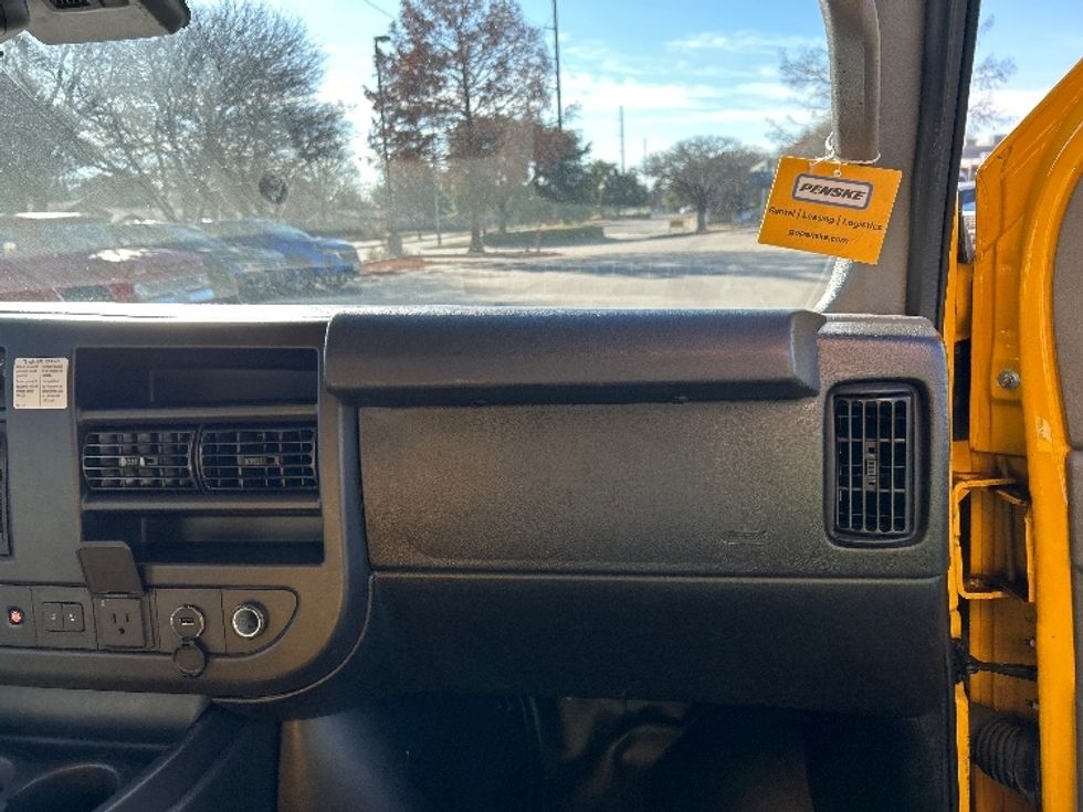 Light Duty Box Truck-Light and Medium Duty Trucks-GMC-2021-Savana G33903-Garland-TX-120,836\n\t\tmiles-$ 24,500 - Image 21