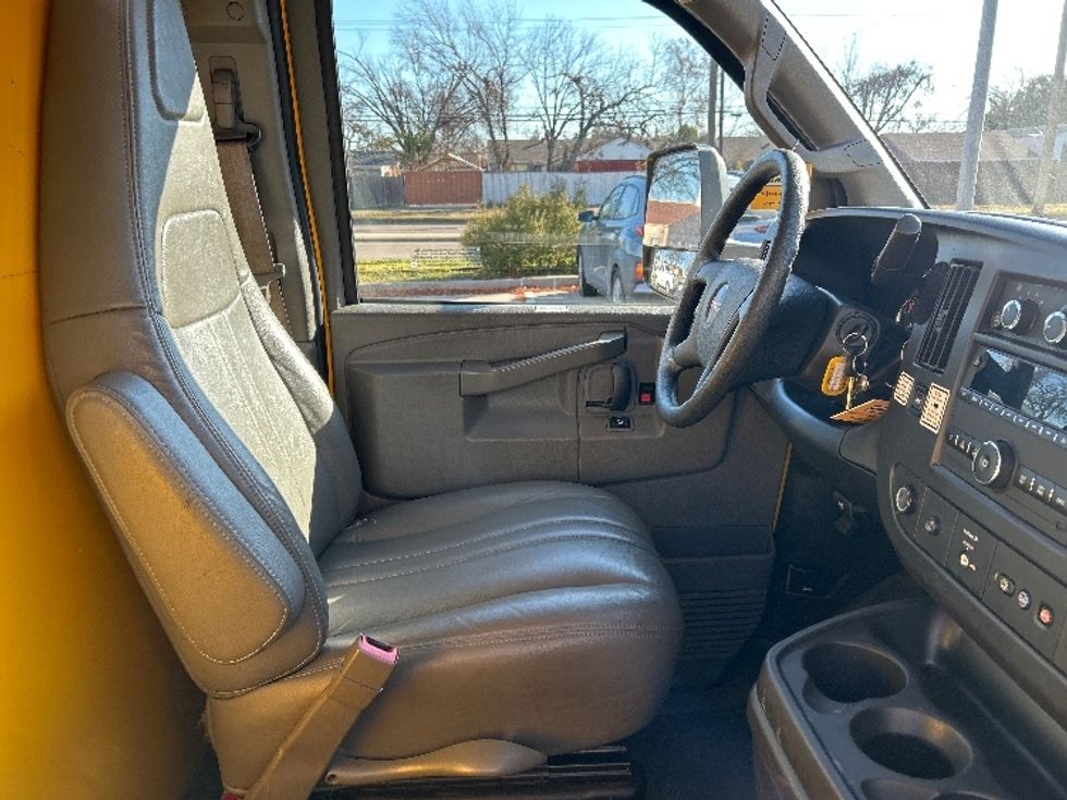 Light Duty Box Truck-Light and Medium Duty Trucks-GMC-2021-Savana G33903-Garland-TX-120,836\n\t\tmiles-$ 24,500 - Image 22