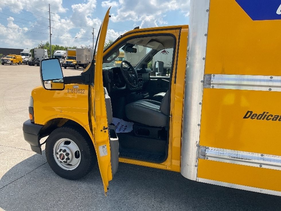 Light Duty Box Truck-Light and Medium Duty Trucks-GMC-2021-Savana G33903-Garland-TX-87,597\n\t\tmiles-$ 27,750 - Image 16