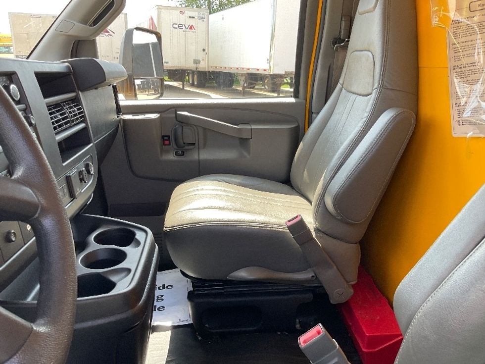 Light Duty Box Truck-Light and Medium Duty Trucks-GMC-2021-Savana G33903-Garland-TX-87,597\n\t\tmiles-$ 27,750 - Image 19