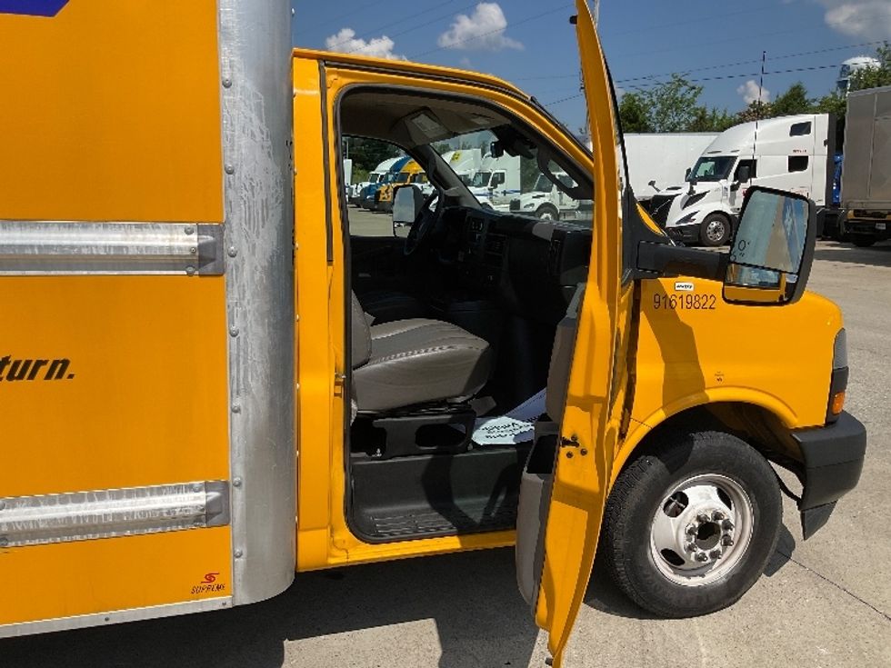 Light Duty Box Truck-Light and Medium Duty Trucks-GMC-2021-Savana G33903-Garland-TX-87,597\n\t\tmiles-$ 27,750 - Image 20