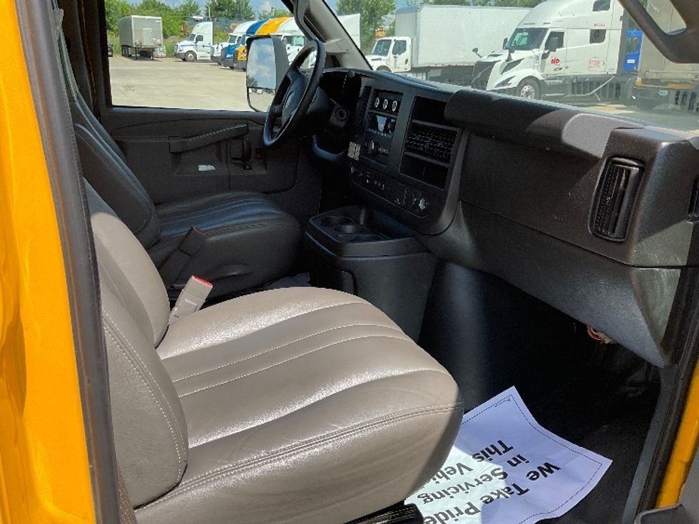 Light Duty Box Truck-Light and Medium Duty Trucks-GMC-2021-Savana G33903-Garland-TX-87,597\n\t\tmiles-$ 27,750 - Image 22