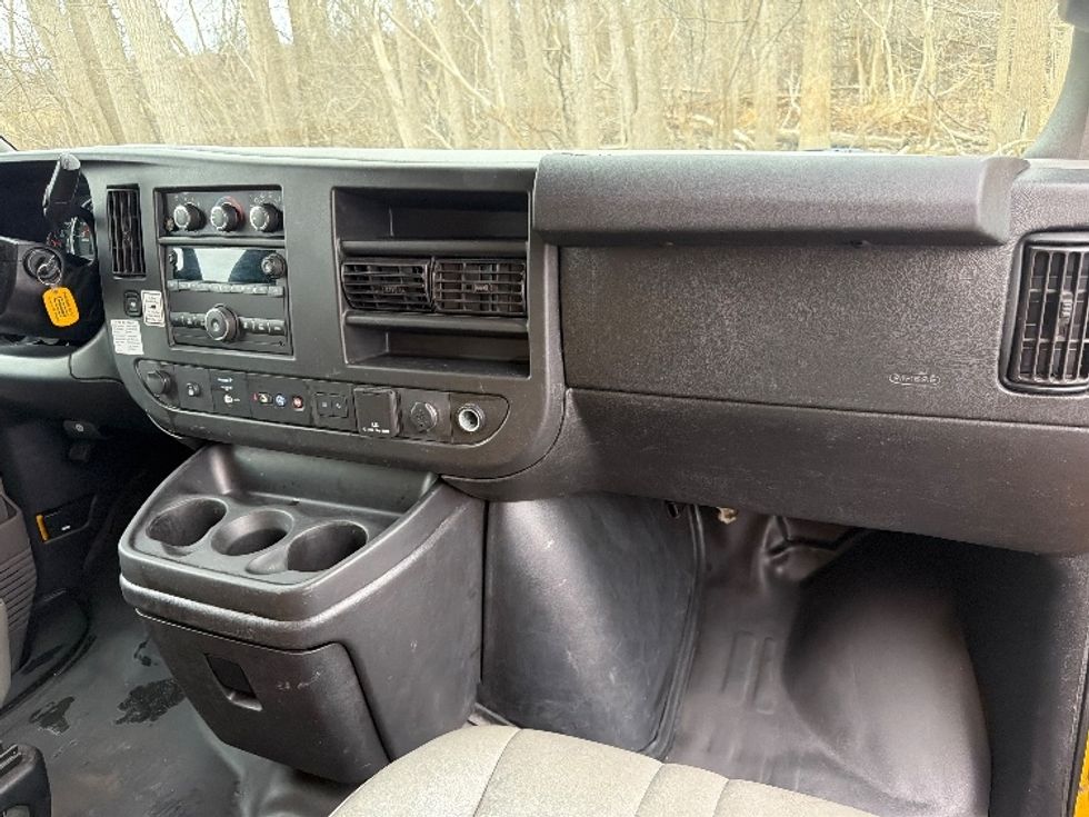 Light Duty Box Truck-Light and Medium Duty Trucks-GMC-2021-Savana G33903-Gaylord-MI-109,899\n\t\tmiles-$ 25,000 - Image 21