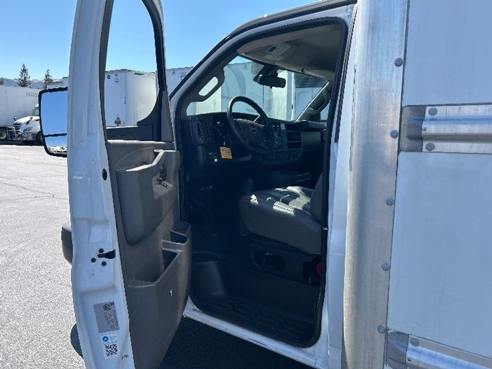 Light Duty Box Truck-Light and Medium Duty Trucks-GMC-2021-Savana G33903-Gilroy-CA-86,047\n\t\tmiles-$ 33,500 - Image 16