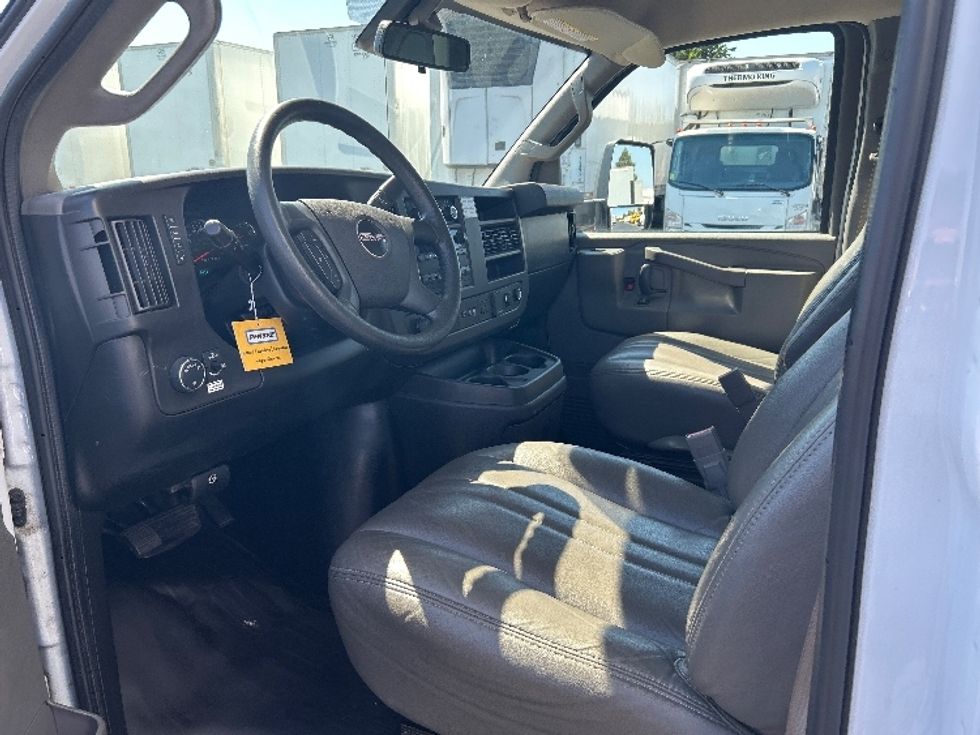 Light Duty Box Truck-Light and Medium Duty Trucks-GMC-2021-Savana G33903-Gilroy-CA-86,047\n\t\tmiles-$ 33,500 - Image 17