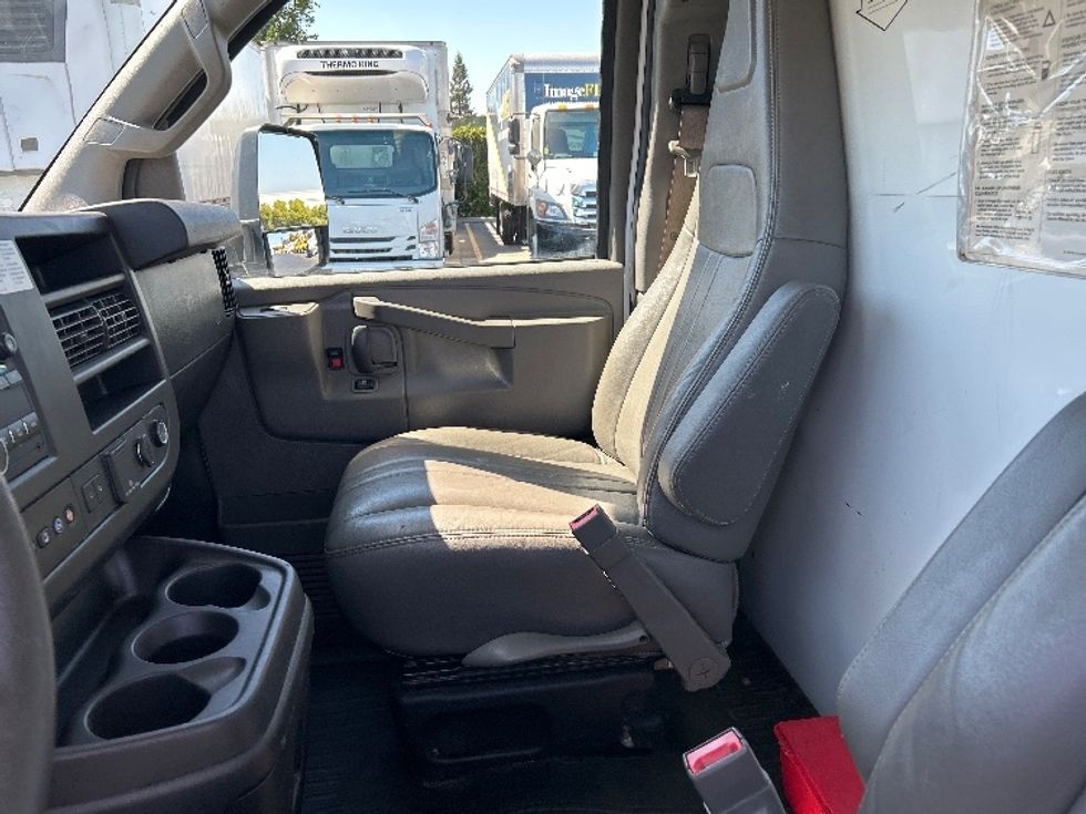 Light Duty Box Truck-Light and Medium Duty Trucks-GMC-2021-Savana G33903-Gilroy-CA-86,047\n\t\tmiles-$ 33,500 - Image 19
