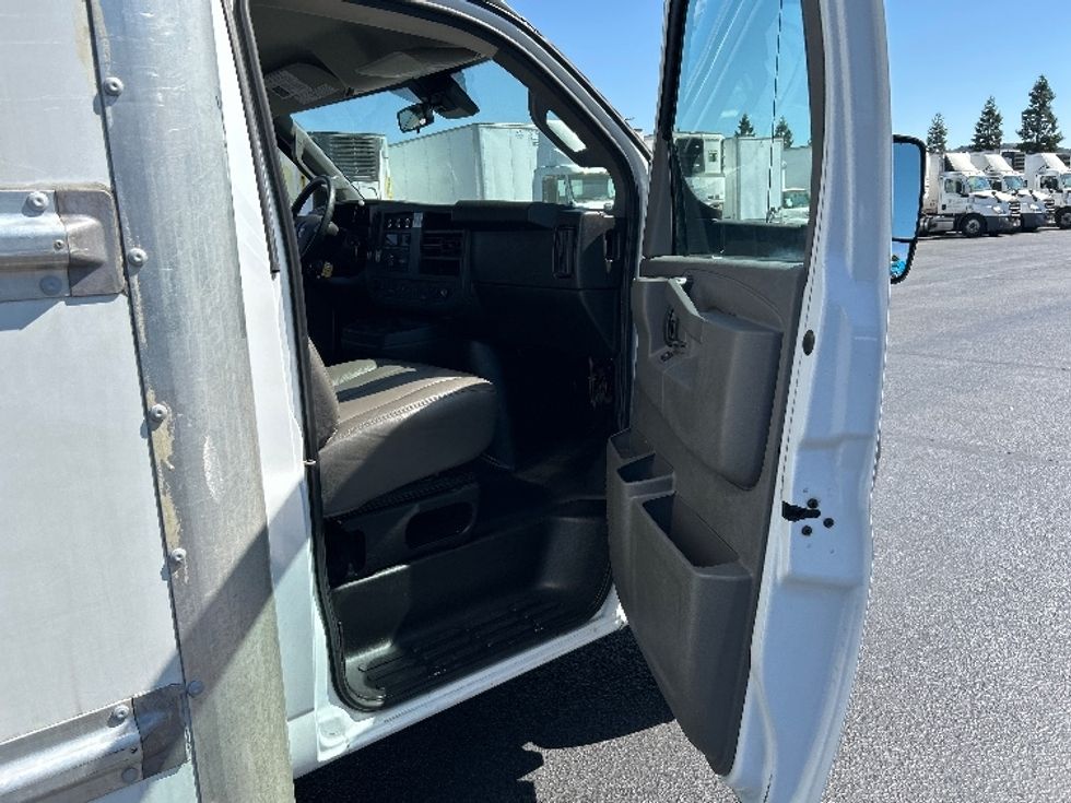 Light Duty Box Truck-Light and Medium Duty Trucks-GMC-2021-Savana G33903-Gilroy-CA-86,047\n\t\tmiles-$ 33,500 - Image 20
